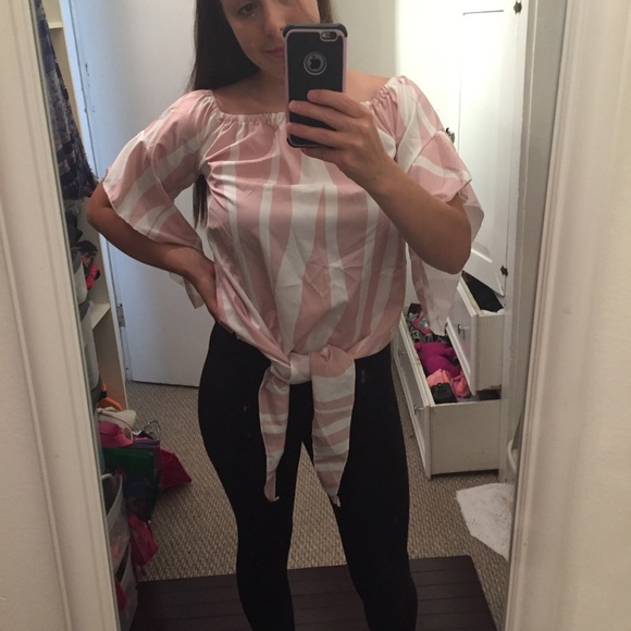 Insta-Fab Crop Top 💗 - Picture 3 of 5